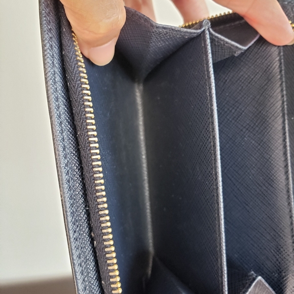 Prada Wallet - Picture 12 of 12